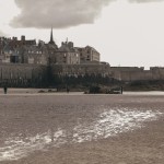 Les remparts de Saint Malo depuis la plage